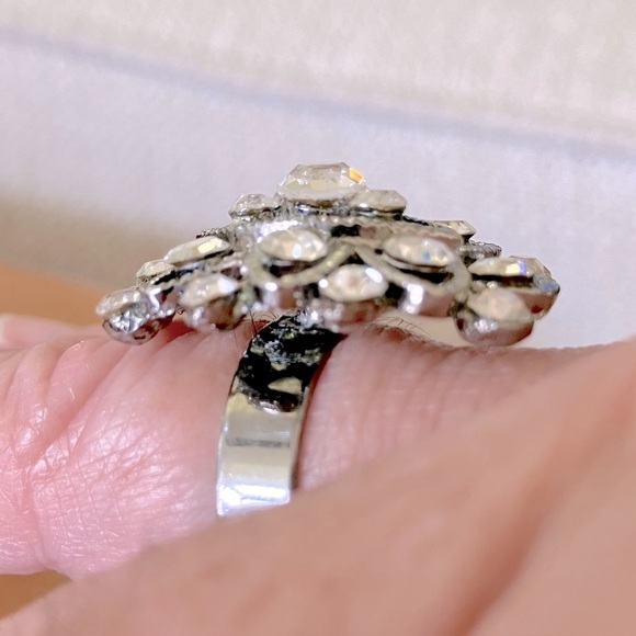 Women’s gorgeous Ring, size is adjustable, from 7-9. Silver plated, round cubic - Picture 13 of 15